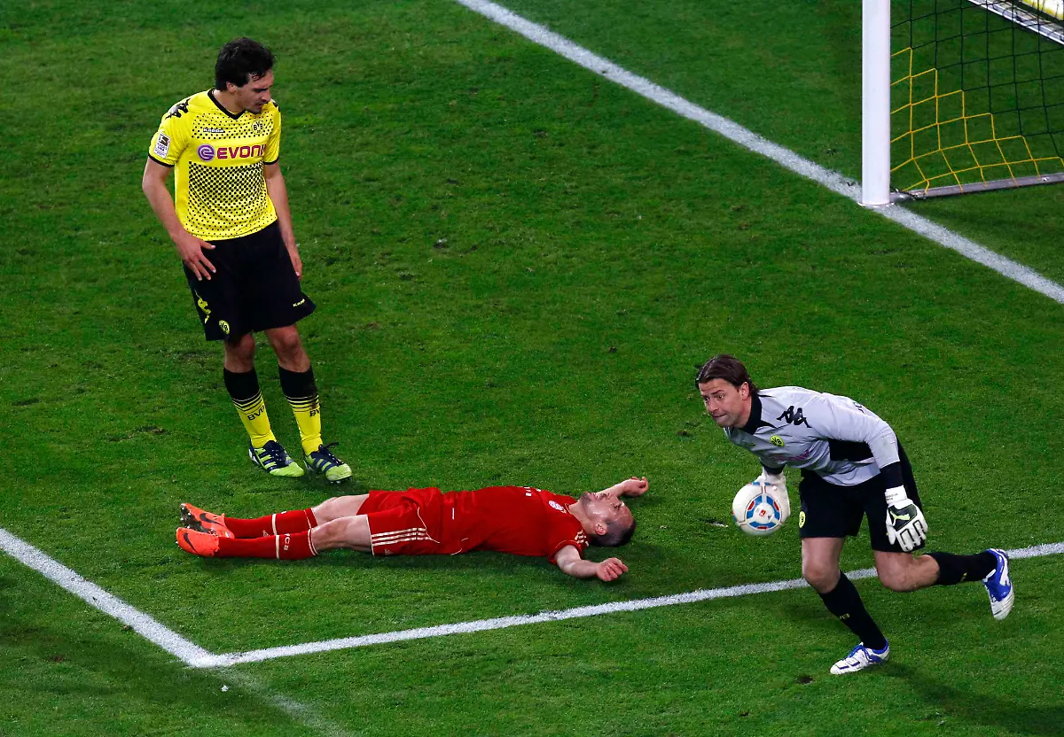 2012-04-11T201129Z-01-ROR09-RTRMDNP-3-SOCCER-GERMANY-JPG8813991937914912887