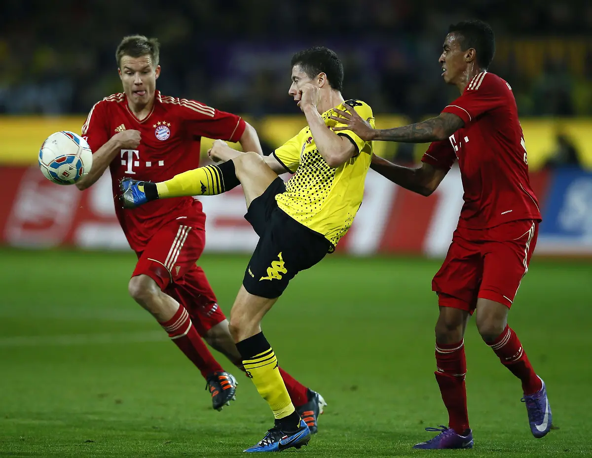 2012-04-11T184548Z-01-KAI06-RTRMDNP-3-SOCCER-GERMANY-JPG2690573327643061203