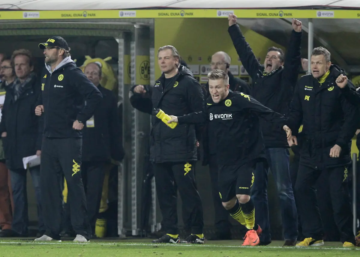 2012-04-11T203152Z-01-WR30-RTRMDNP-3-SOCCER-GERMANY-JPG7784141869888724970