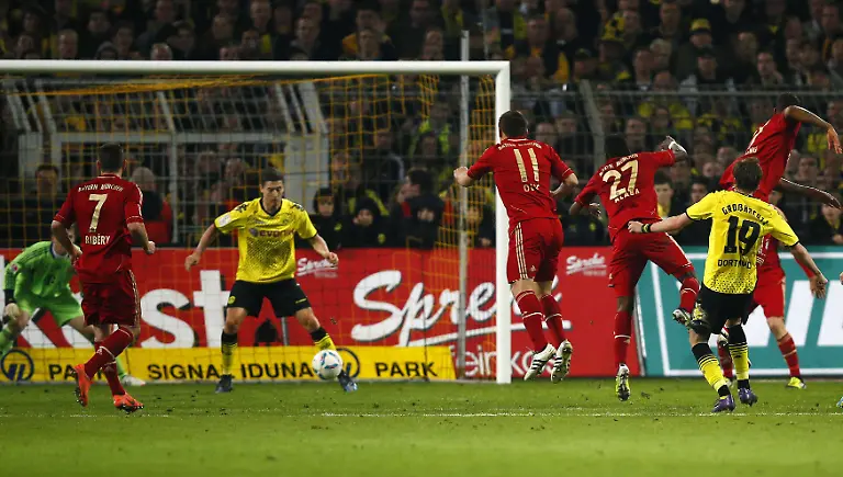 2012-04-11T194257Z-01-KAI11-RTRMDNP-3-SOCCER-GERMANY-JPG9087072122238861593