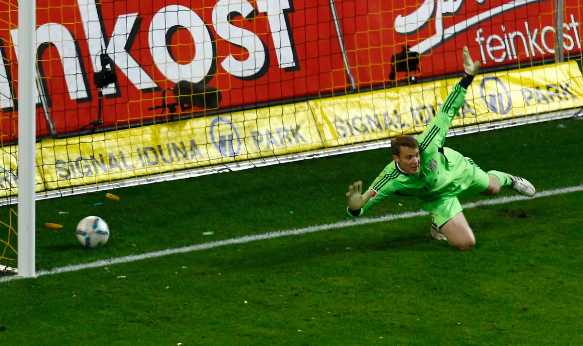 2012-04-11T201416Z-01-ROR08-RTRMDNP-3-SOCCER-GERMANY-JPG2325905290504401797