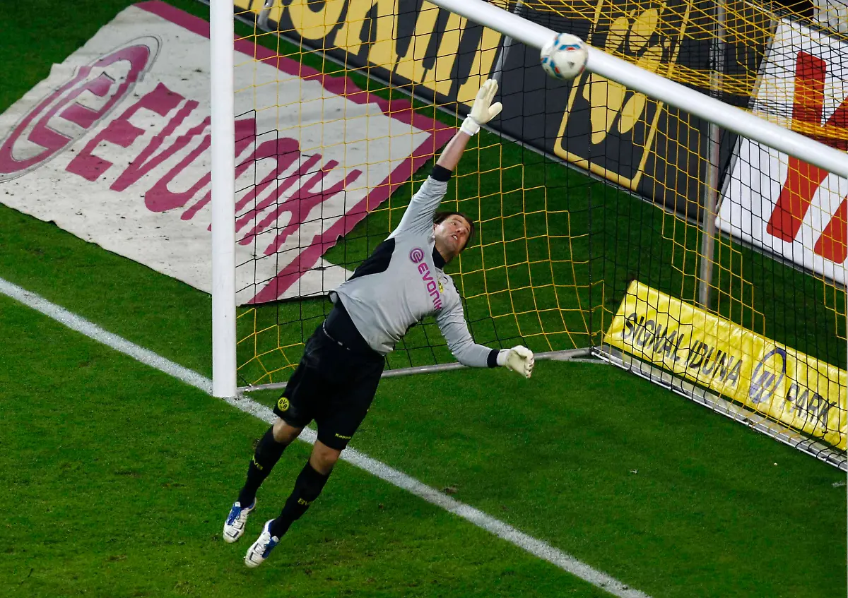 2012-04-11T202615Z-01-ROR14-RTRMDNP-3-SOCCER-GERMANY-JPG113700730562870754