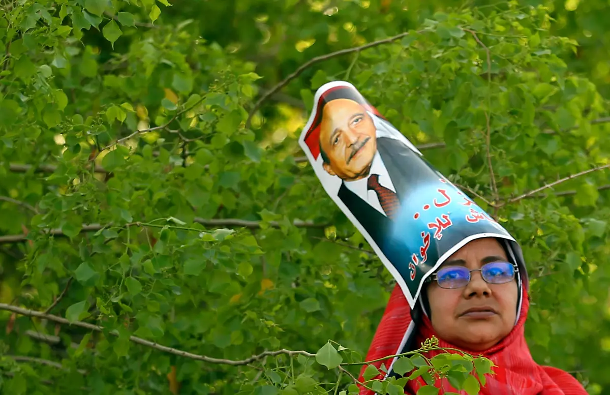 2012-04-06T161843Z-01-GHA05-RTRMDNP-3-EGYPT-JPG6723434109395862423