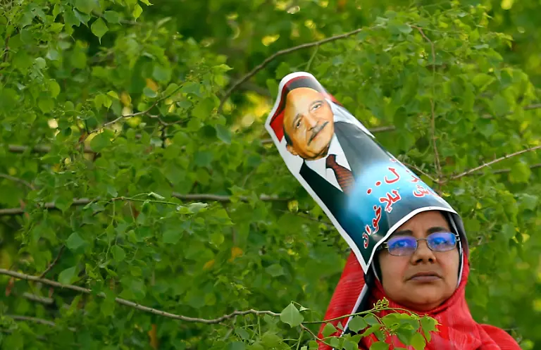 2012-04-06T161843Z-01-GHA05-RTRMDNP-3-EGYPT-JPG6723434109395862423