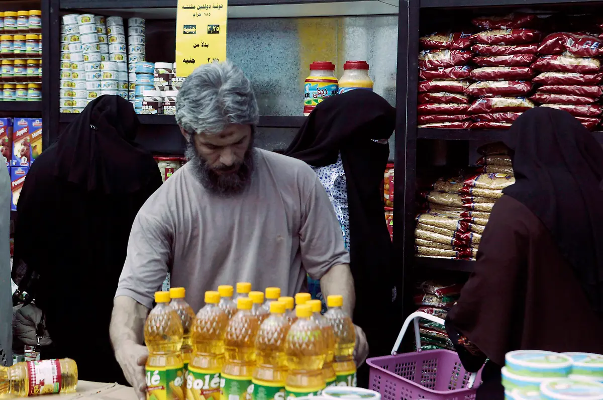 2012-04-06T183540Z-01-CAI102-RTRMDNP-3-EGYPT-JPG6308381521637066139