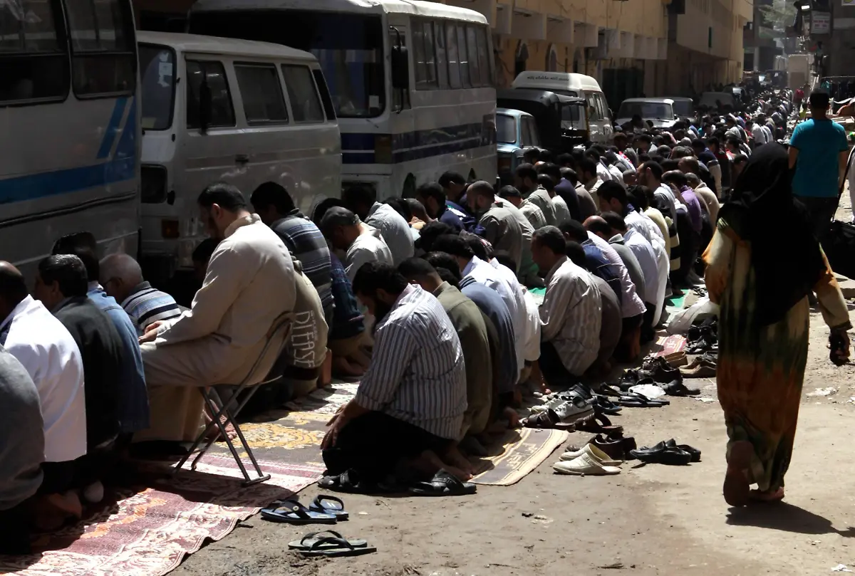 2012-04-06T184719Z-01-CAI108-RTRMDNP-3-EGYPT-JPG7619259887020790277