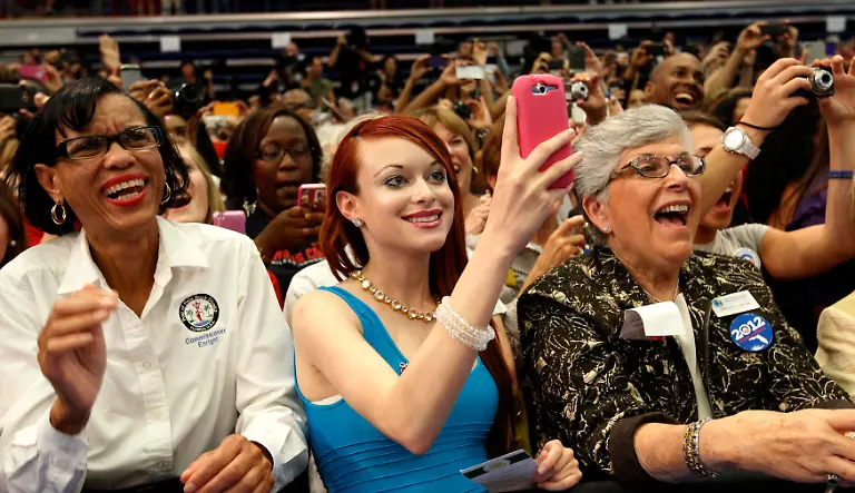 2012-04-10T203304Z-01-WAS209-RTRMDNP-3-OBAMA-JPG4382113197543996262