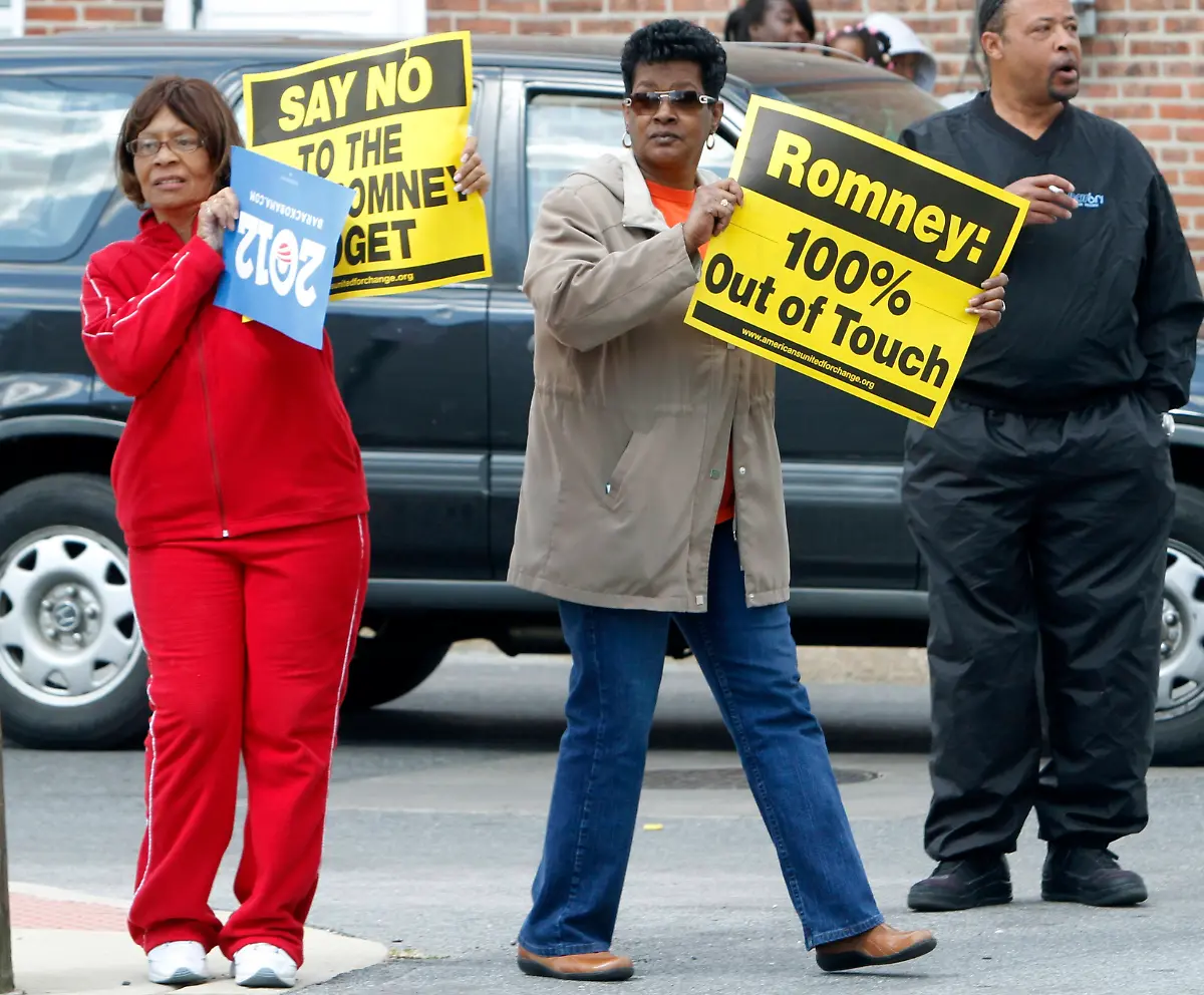 2012-04-10T204214Z-01-WIL01-RTRMDNP-3-USA-CAMPAIGN-ROMNEY-JPG7937228416924565497