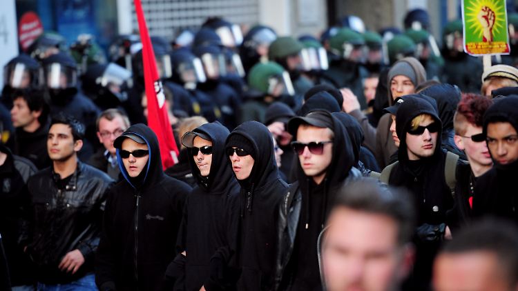 Linksautonome ziehen am 1. Mai durch Berlin. (Archiv)
