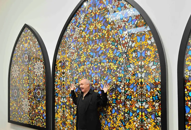 2012-04-02T132332Z-01-TOB505-RTRMDNP-3-BRITAIN-JPG420615947320974383