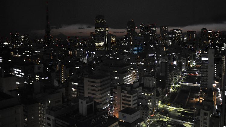 Die Hauptstadt Tokio ist von der Knappheit besonders betroffen.
