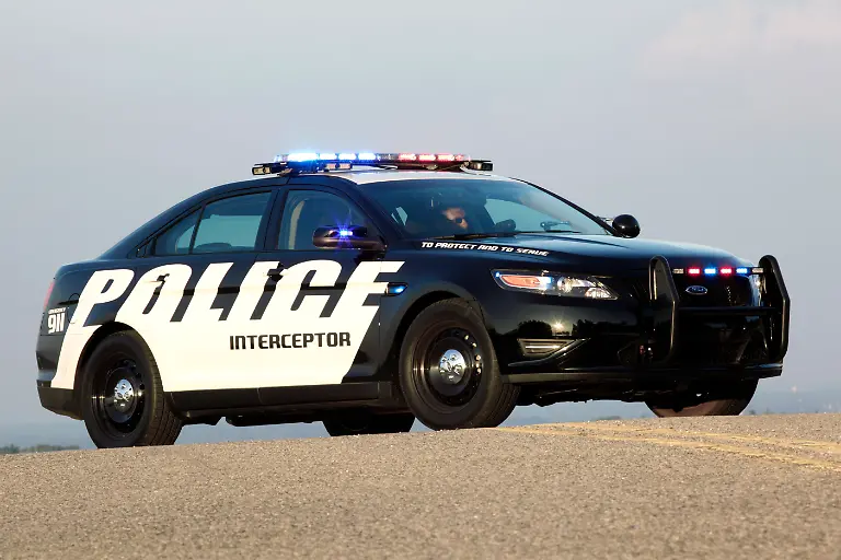 FordInterceptorSedan-02-HR