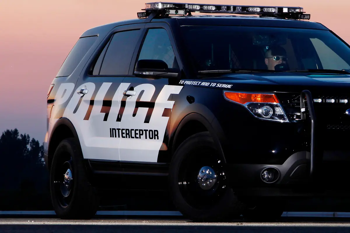 FordInterceptorUtlty-09-HR