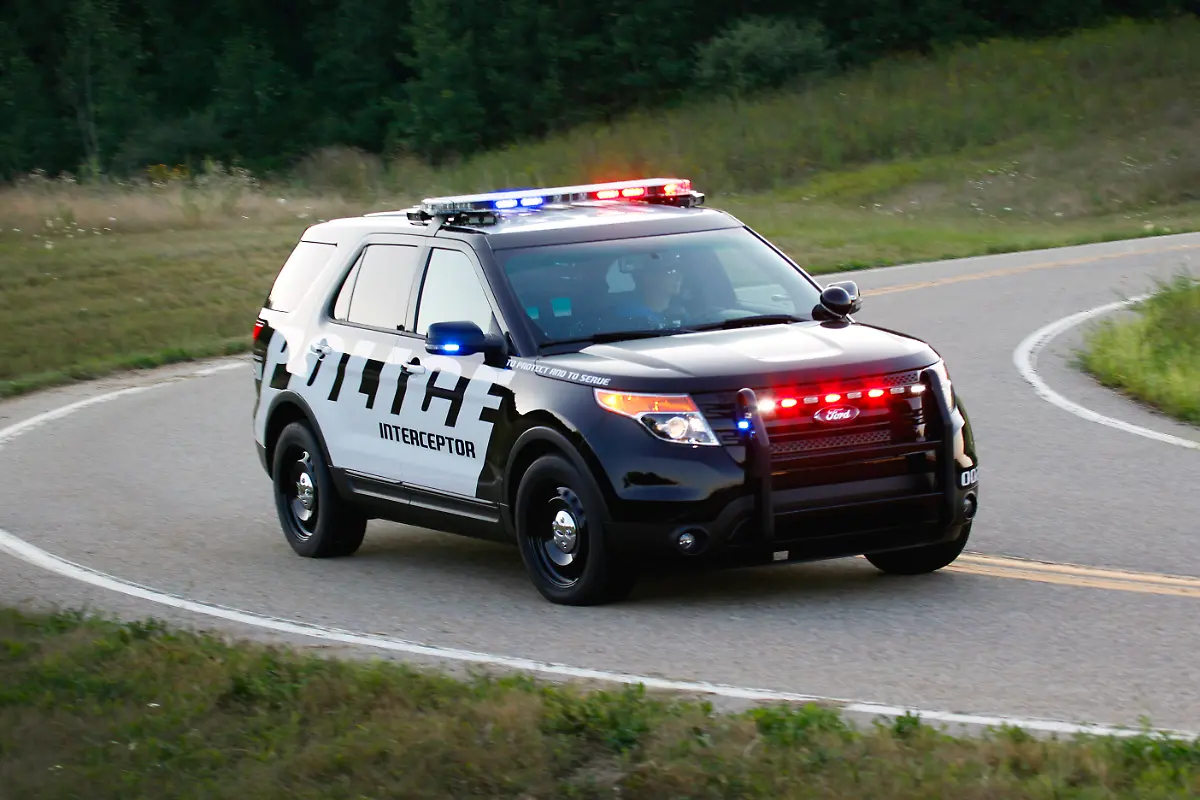 FordInterceptorUtlty-05-HR