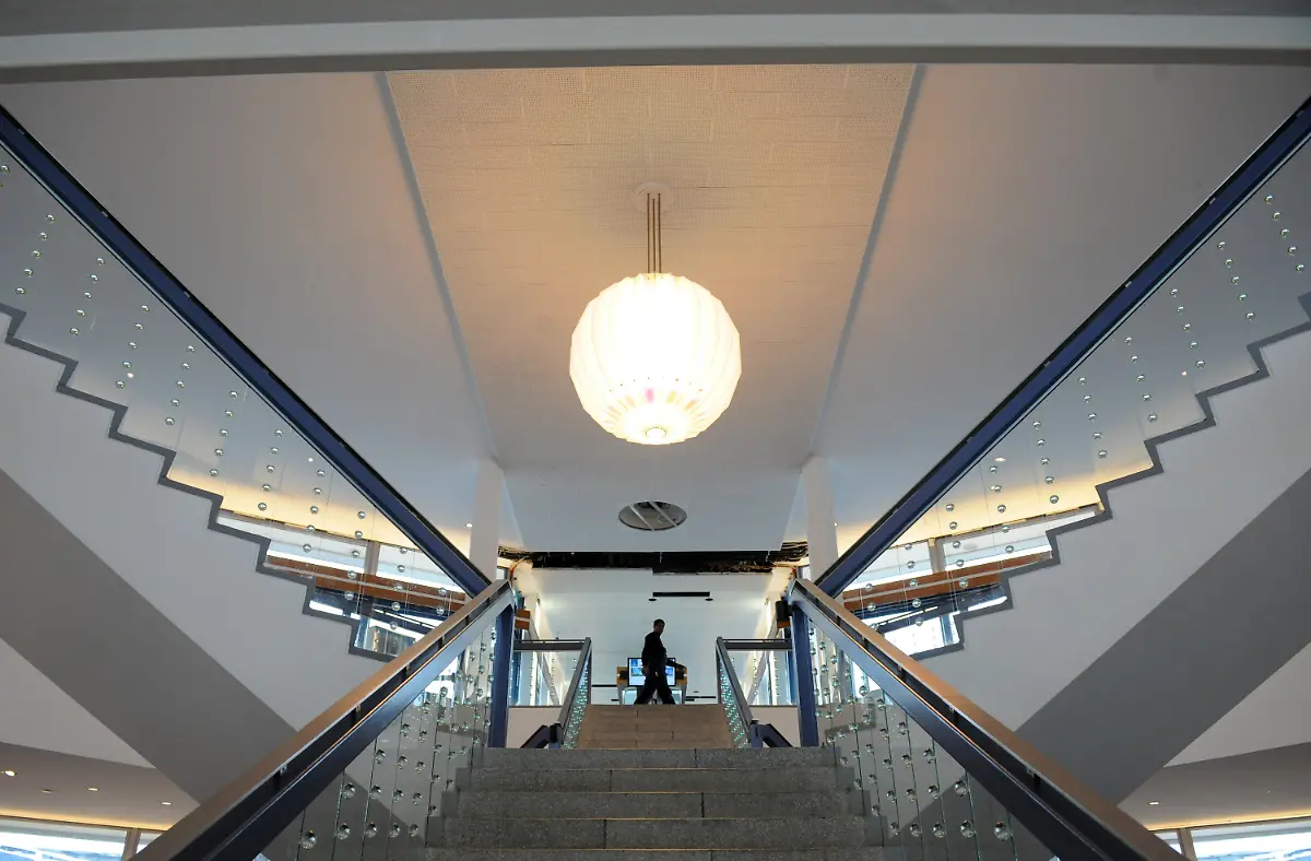 33v00200-jpg6810644679205470368