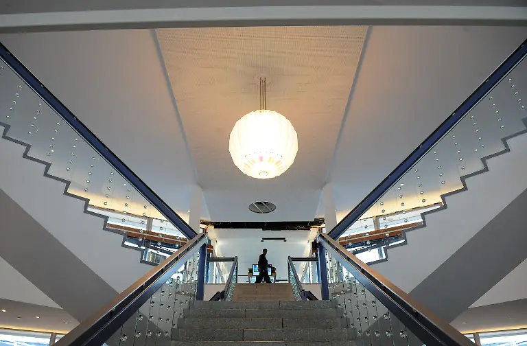 33v00200-jpg6810644679205470368