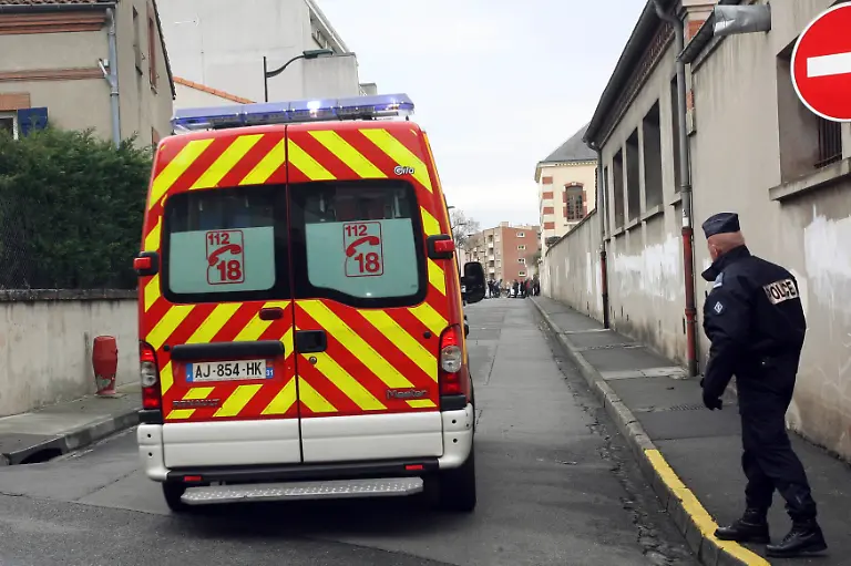 2012-03-22T110622Z-01-TOUL04-RTRMDNP-3-FRANCE-SHOOTING-JPG4351505040944118102