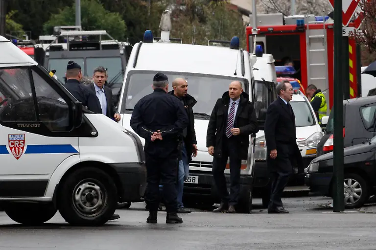 2012-03-22T085044Z-01-JPP502-RTRMDNP-3-FRANCE-SHOOTINGS-JPG9200728177874930381