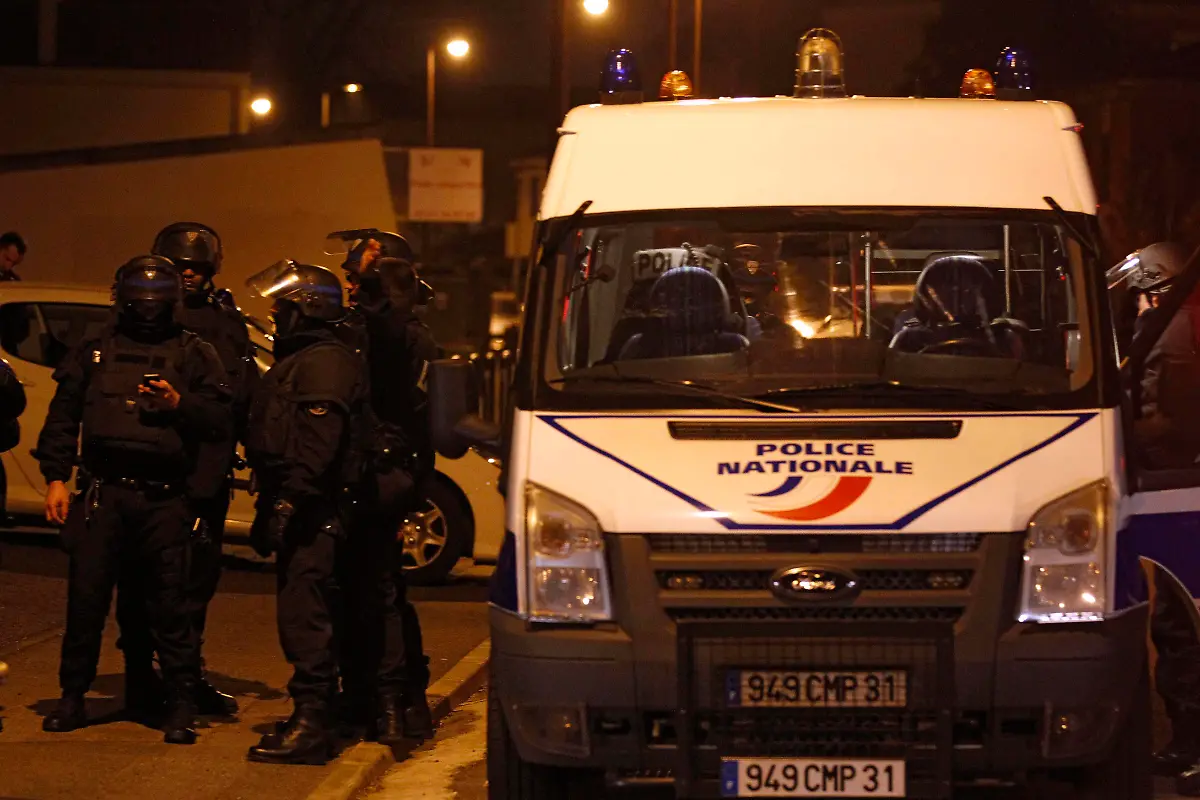 2012-03-21T233315Z-01-JPP202-RTRMDNP-3-FRANCE-SHOOTINGS-RAID-JPG3327224814640439695