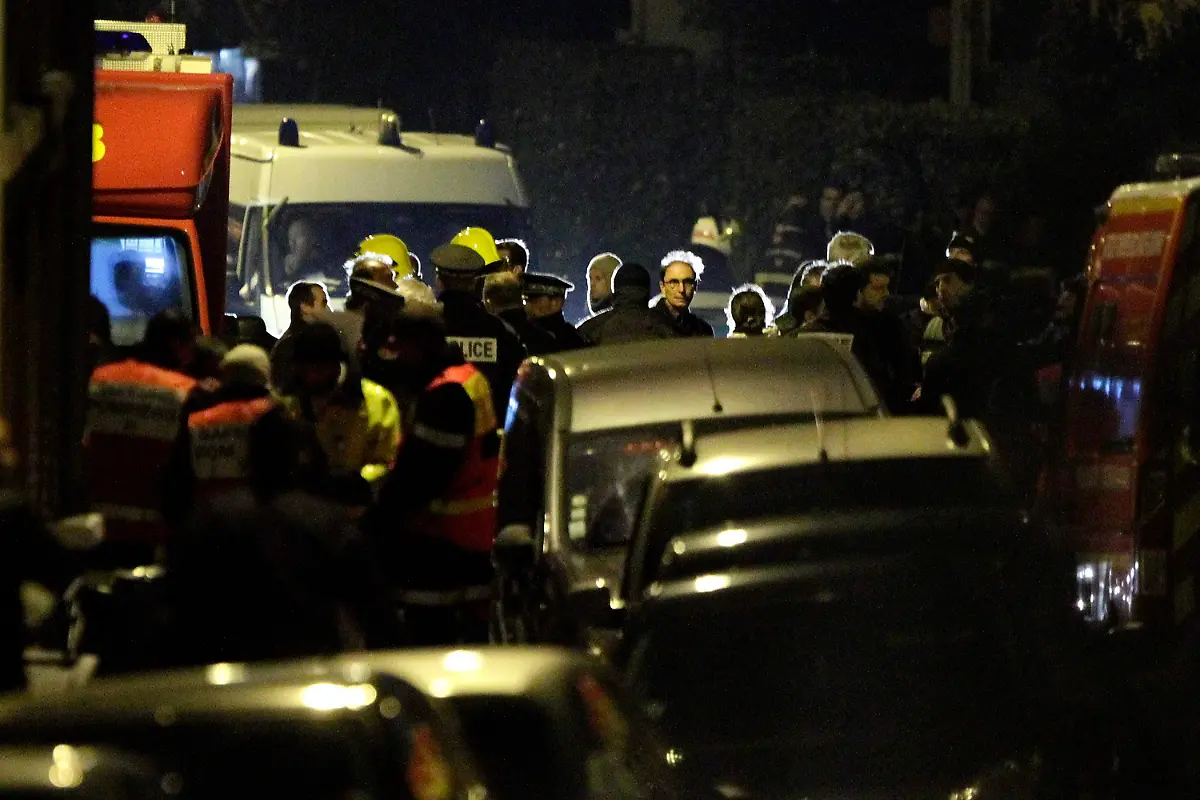 2012-03-21T202244Z-01-ARL201-RTRMDNP-3-FRANCE-SHOOTINGS-RAID-JPG58806043111214051
