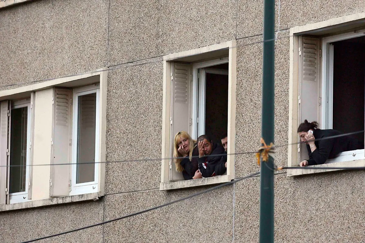 2012-03-21T132918Z-01-TOUL101-RTRMDNP-3-FRANCE-SHOOTINGS-RAID-JPG1862967457142746270