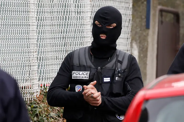 2012-03-21T130538Z-01-JPP03-RTRMDNP-3-FRANCE-SHOOTINGS-RAID-JPG6889119126134240615