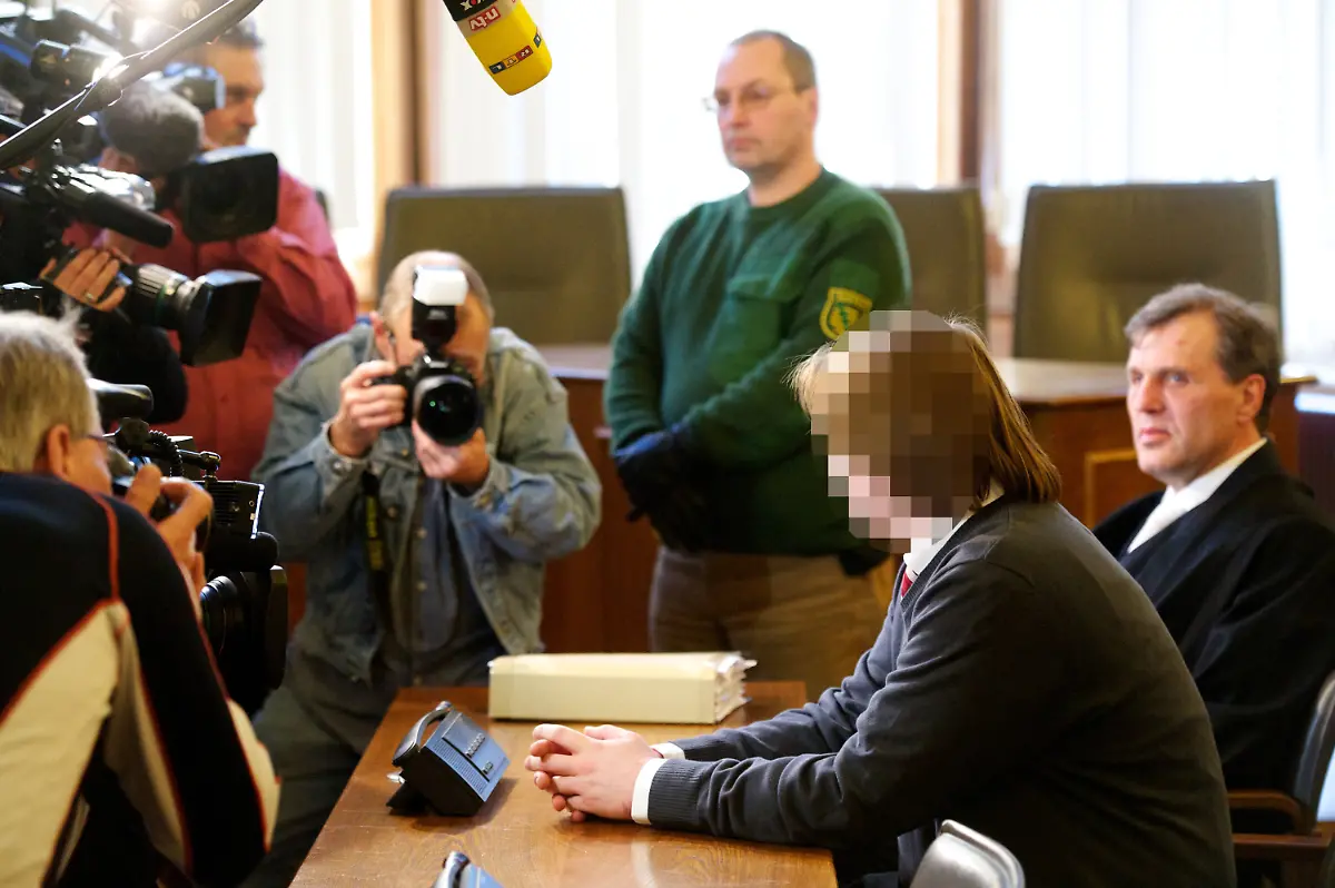 33qg1937-jpg5252596116538160212