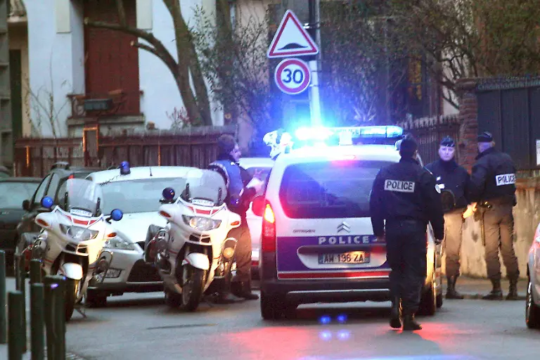 2012-03-21T071324Z-01-TOU108-RTRMDNP-3-FRANCE-SHOOTING-RAID-JPG7090411587091184442