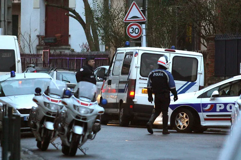 2012-03-21T071542Z-01-TOU107RR-RTRMDNP-3-FRANCE-SHOOTING-RAID-JPG2834858928223472944