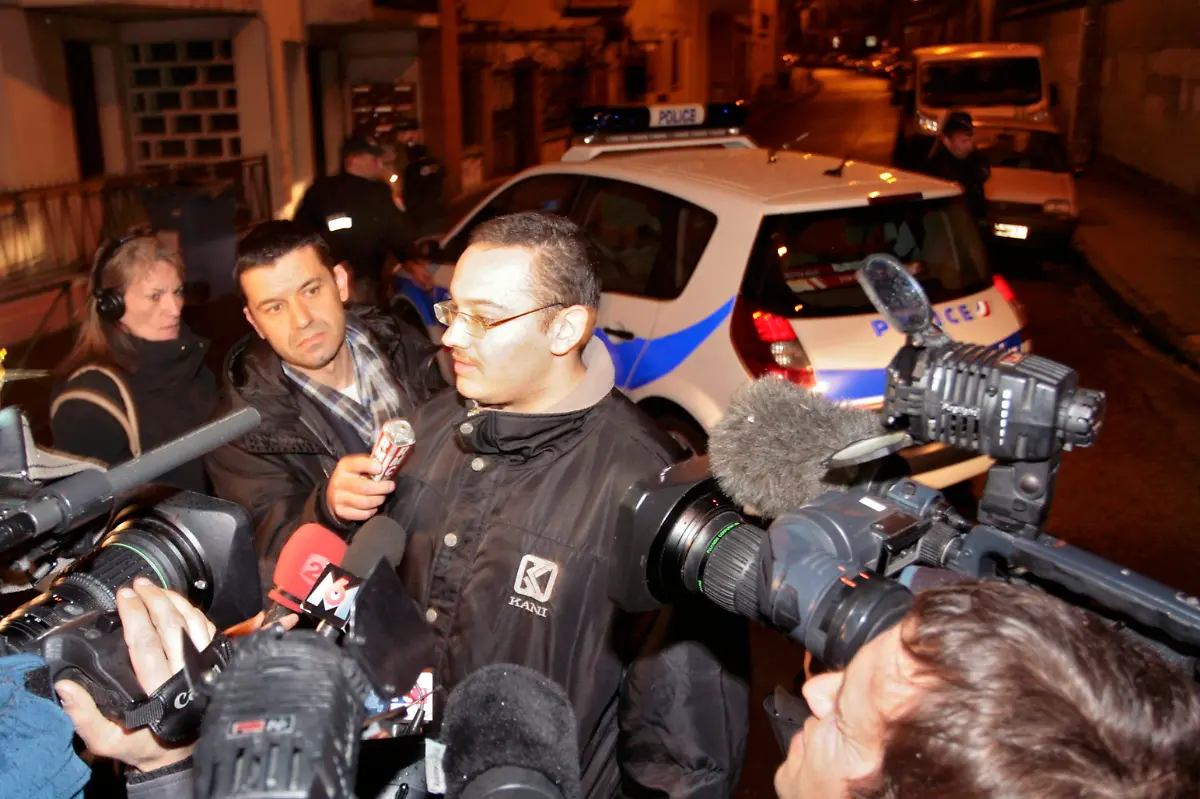 2012-03-21T061412Z-01-TOU104-RTRMDNP-3-FRANCE-SHOOTING-RAID-JPG1345662926108593909