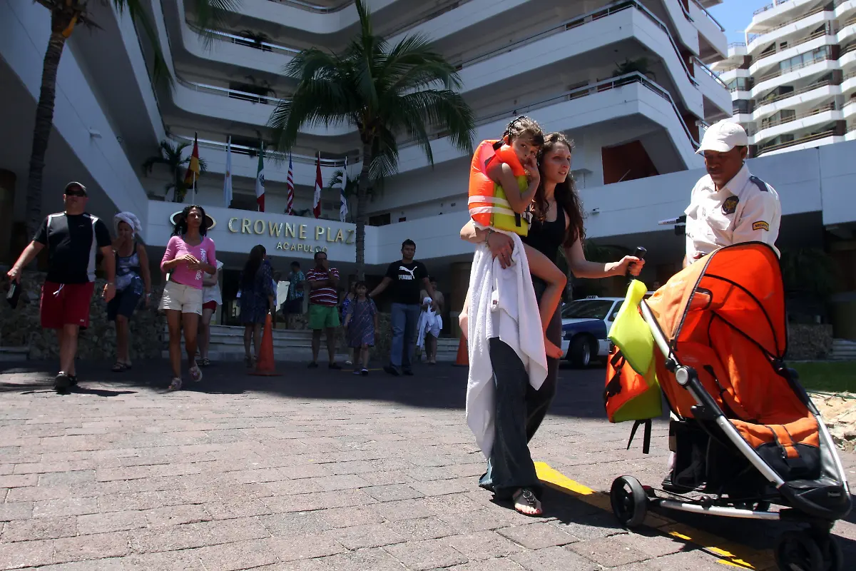 2012-03-20T194152Z-01-MEX509-RTRMDNP-3-MEXICO-QUAKE-JPG283737398288418246