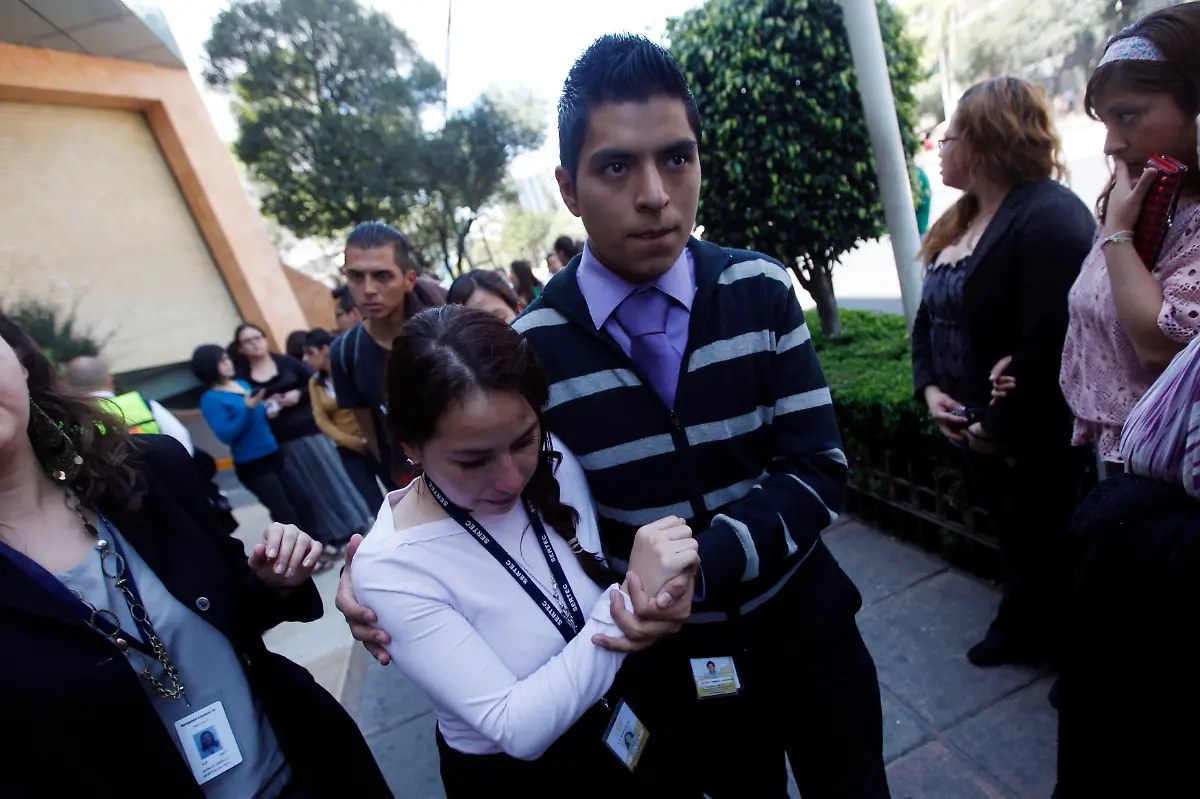 2012-03-20T194317Z-01-EGC02-RTRMDNP-3-MEXICO-QUAKE-JPG6373542255738380675