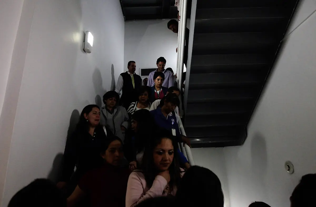 2012-03-20T193204Z-01-TBR03-RTRMDNP-3-MEXICO-QUAKE-JPG7713945023853059880