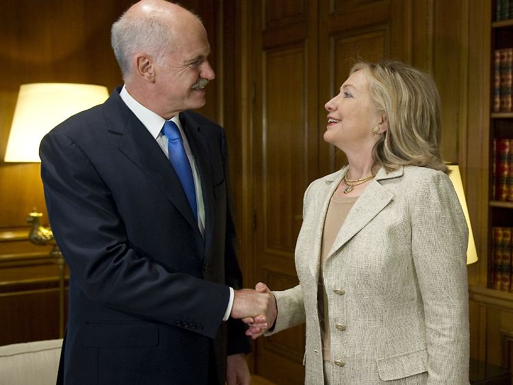 Suchen nach einer Lösung: Auch US-Außenministerin Clinton bemühte sich bei einem Treffen mit Griechenlands Premier Papandreou.