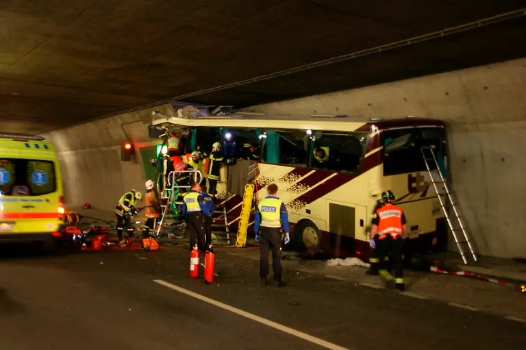 2012-03-14T073811Z-01-DBA30-RTRMDNP-3-SWISS-ACCIDENT-JPG843155649754532739