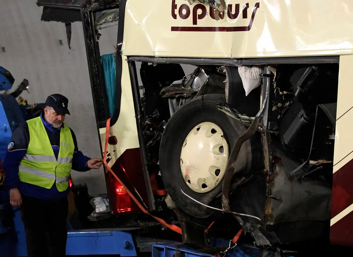 2012-03-14T062029Z-01-DBA13-RTRMDNP-3-SWISS-ACCIDENT-JPG6910638168294193475