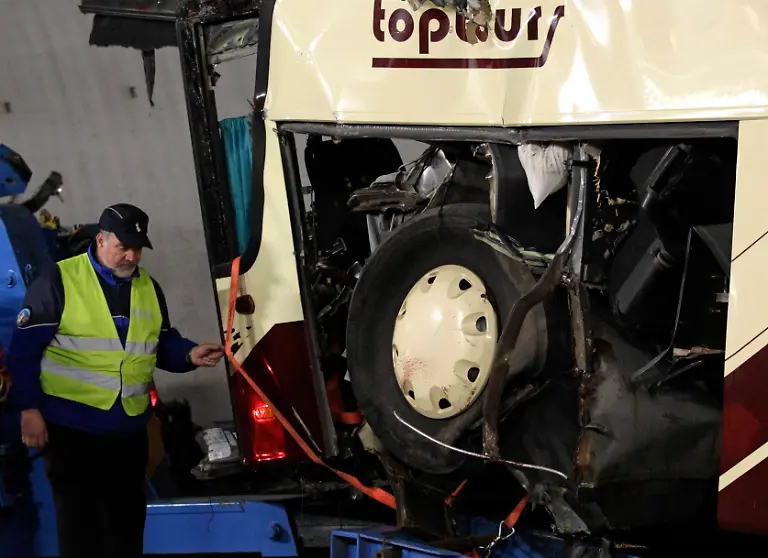 2012-03-14T062029Z-01-DBA13-RTRMDNP-3-SWISS-ACCIDENT-JPG6910638168294193475