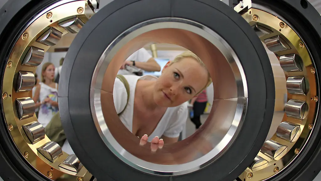 33j00011-jpg2284853709634830461