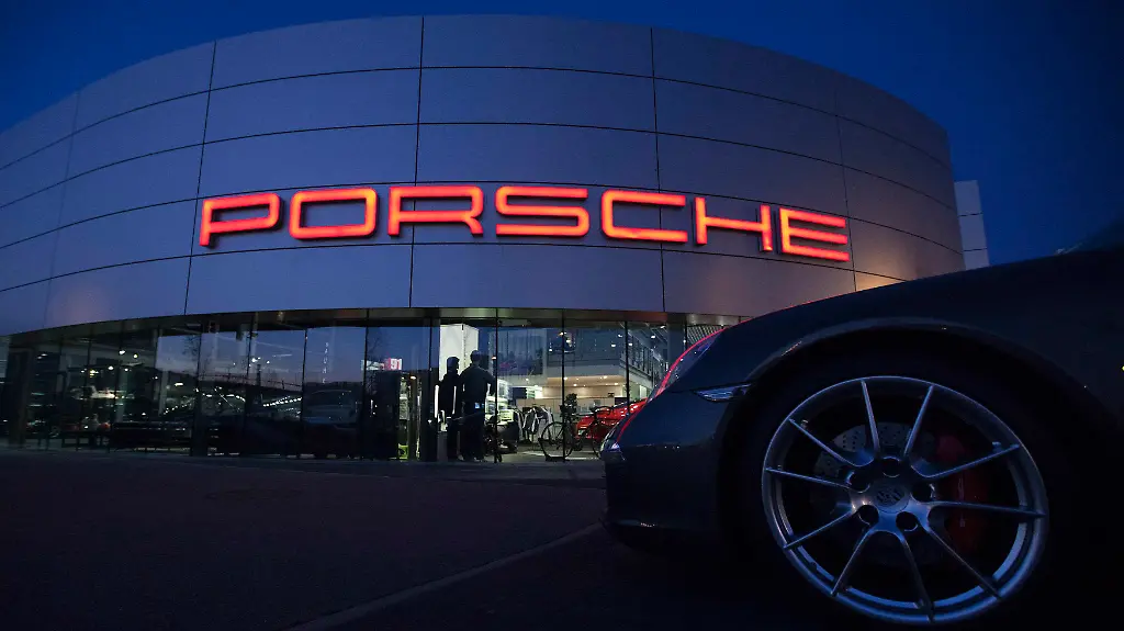 2012-03-09T233915Z-01-MBH03-RTRMDNP-3-SWITZERLAND-JPG5447029754045050127