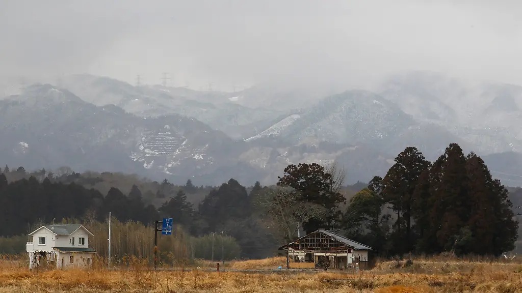 2012-03-11T040316Z-01-OKU718-RTRMDNP-3-JAPAN-TSUNAMI-JPG8261172598924521558