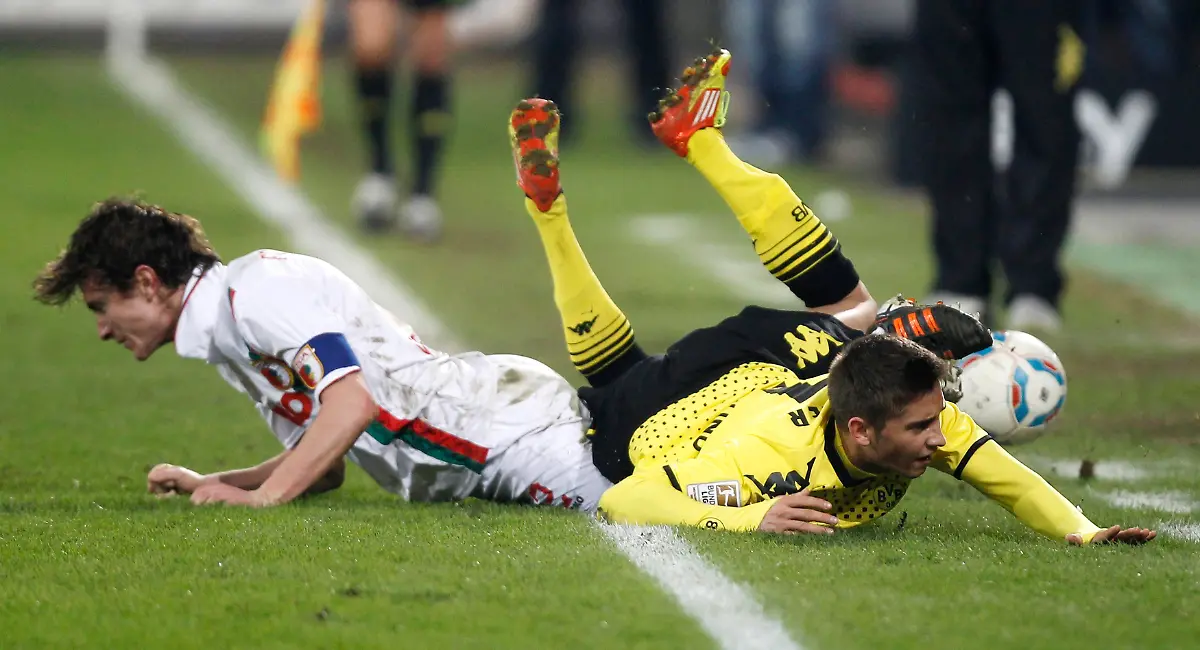 2012-03-10T194857Z-01-AD10-RTRMDNP-3-SOCCER-GERMANY-JPG4804455350352338606