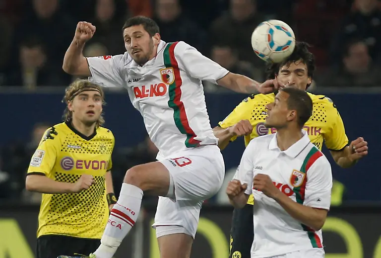 2012-03-10T195736Z-01-AD15-RTRMDNP-3-SOCCER-GERMANY-JPG3019355781806271191