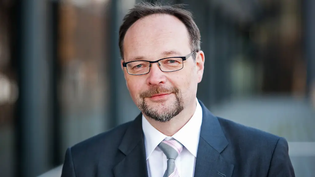 33gh1834-jpg693993957104846507