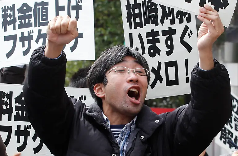 2012-03-11T041748Z-01-TOK005-RTRMDNP-3-JAPAN-TSUNAMI-JPG1851526877943654428