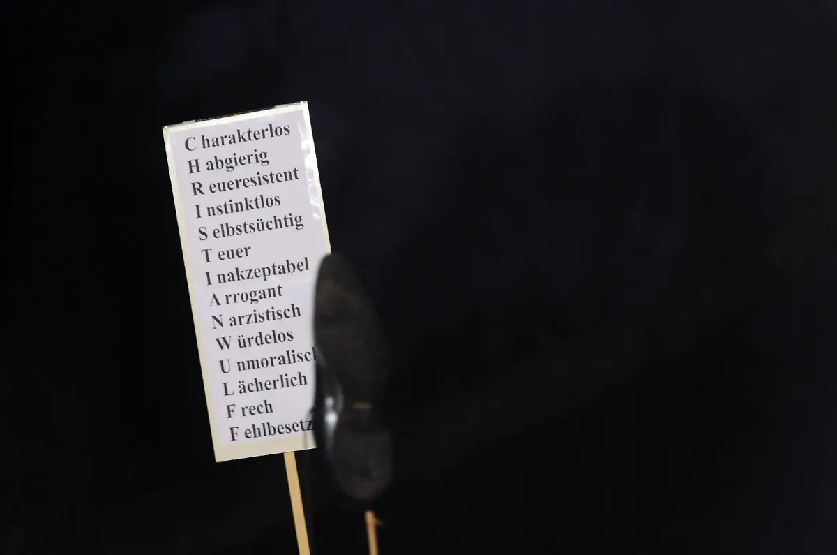 33ik0154-jpg1305527582144030600