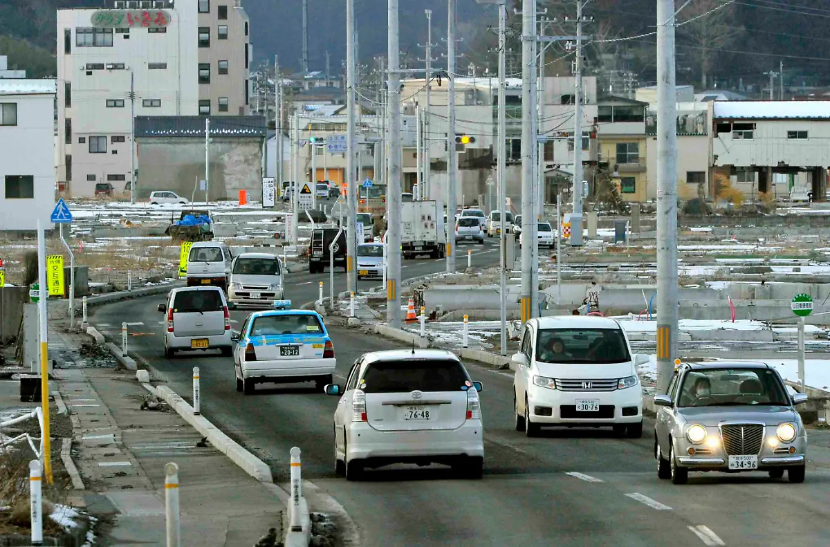 2012-03-07T101338Z-01-TOK102-RTRMDNP-3-JAPAN-TSUNAMI-2