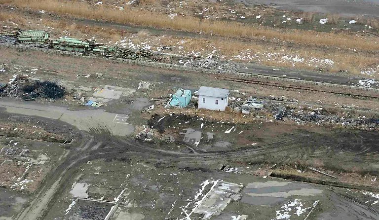 2012-03-07T112853Z-01-TOK113-RTRMDNP-3-JAPAN-TSUNAMI-2