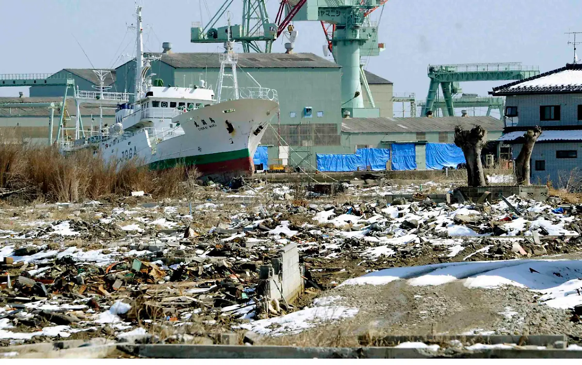 2012-03-07T113341Z-01-TOK007-RTRMDNP-3-JAPAN-TSUNAMI-2