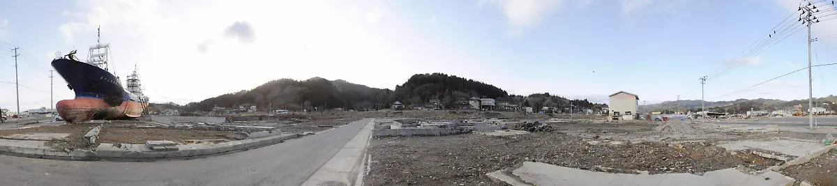 2012-03-07T103022Z-01-TOK002-RTRMDNP-3-JAPAN-TSUNAMI-2