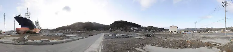 2012-03-07T103022Z-01-TOK002-RTRMDNP-3-JAPAN-TSUNAMI-2